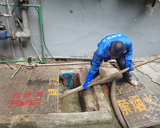 镜湖清掏化粪池